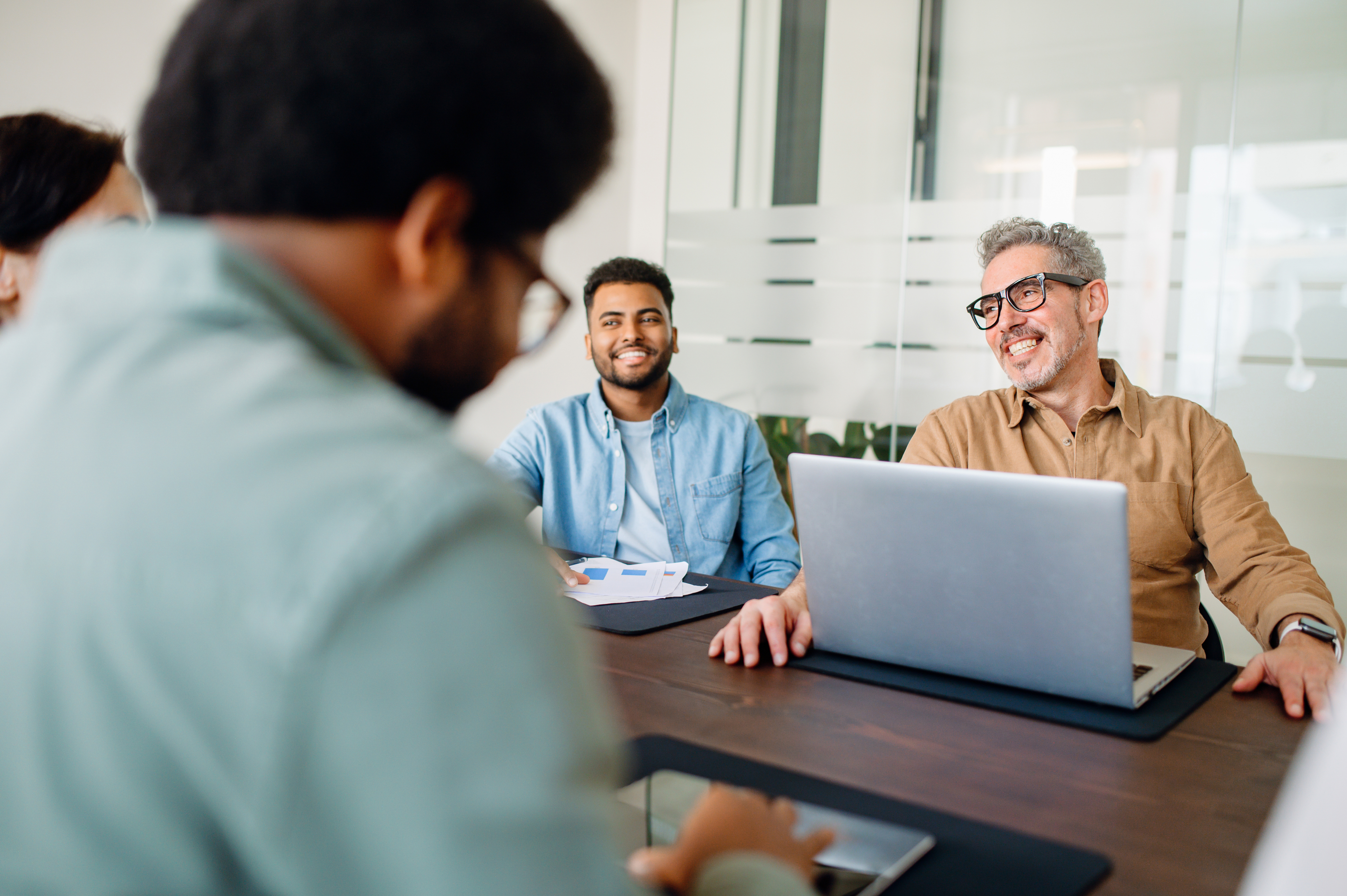 Team discussing advisory services in a meeting